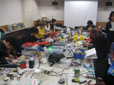 Hacking Workshop with Nicolas Collins in Tokyo
